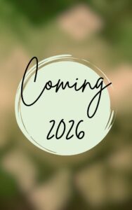 grüner, verschommender Hintergrund, hellgrüner Kreis in der Mitte mit dem Text "Coming 2026"